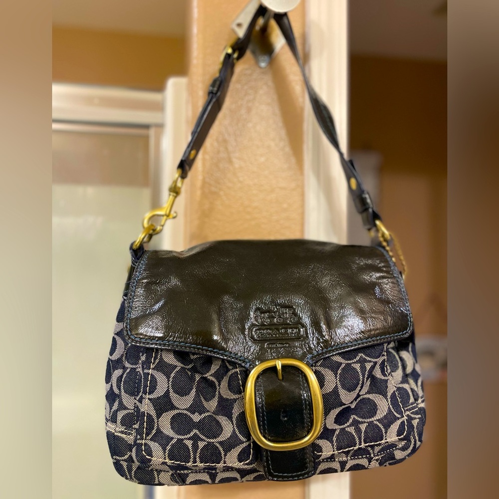 Coach shoulder Bag.
